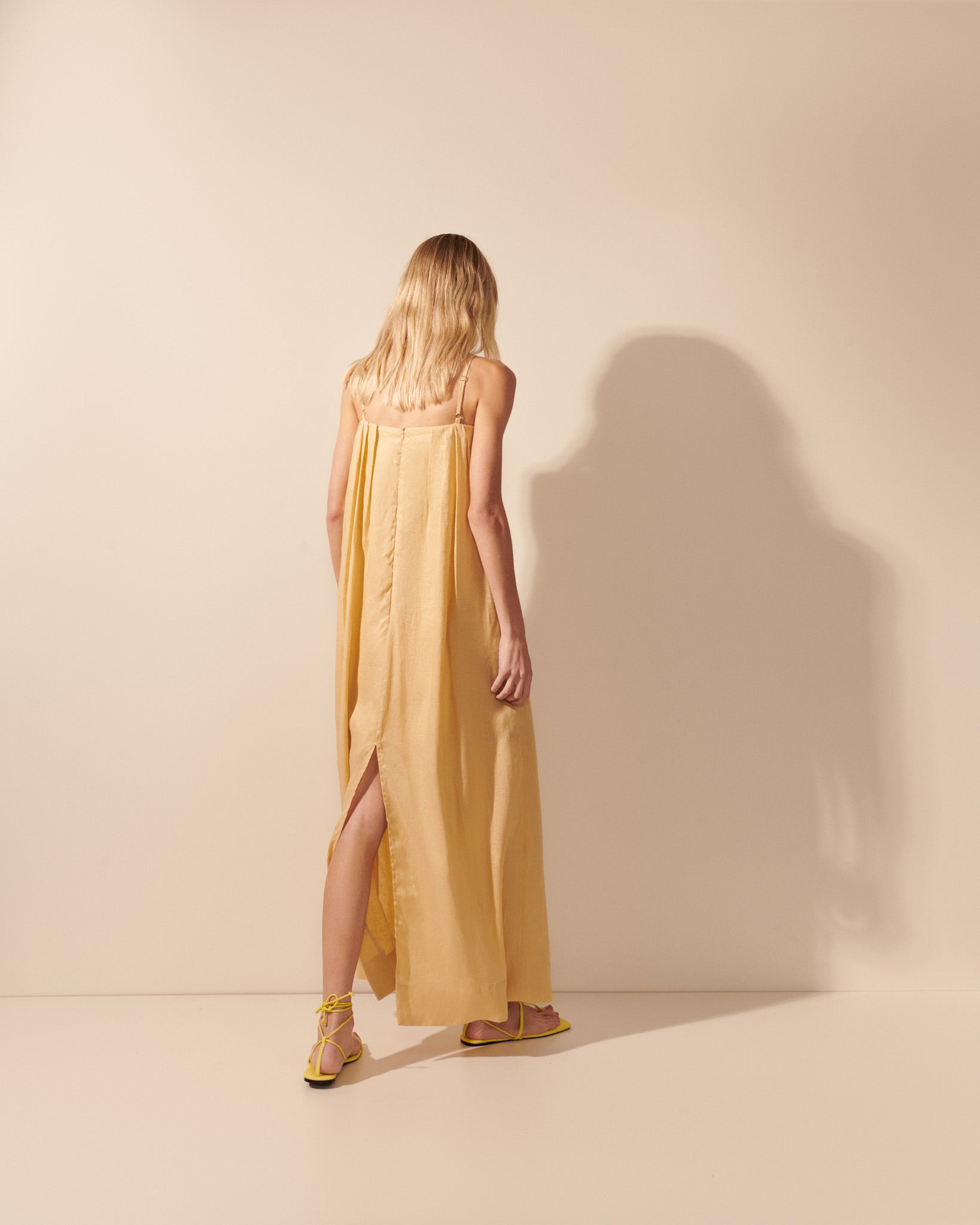 Shop Mes - Vestido linho decote coração pregas midi marzipã