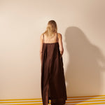 Vestido linho decote coração pregas midi
