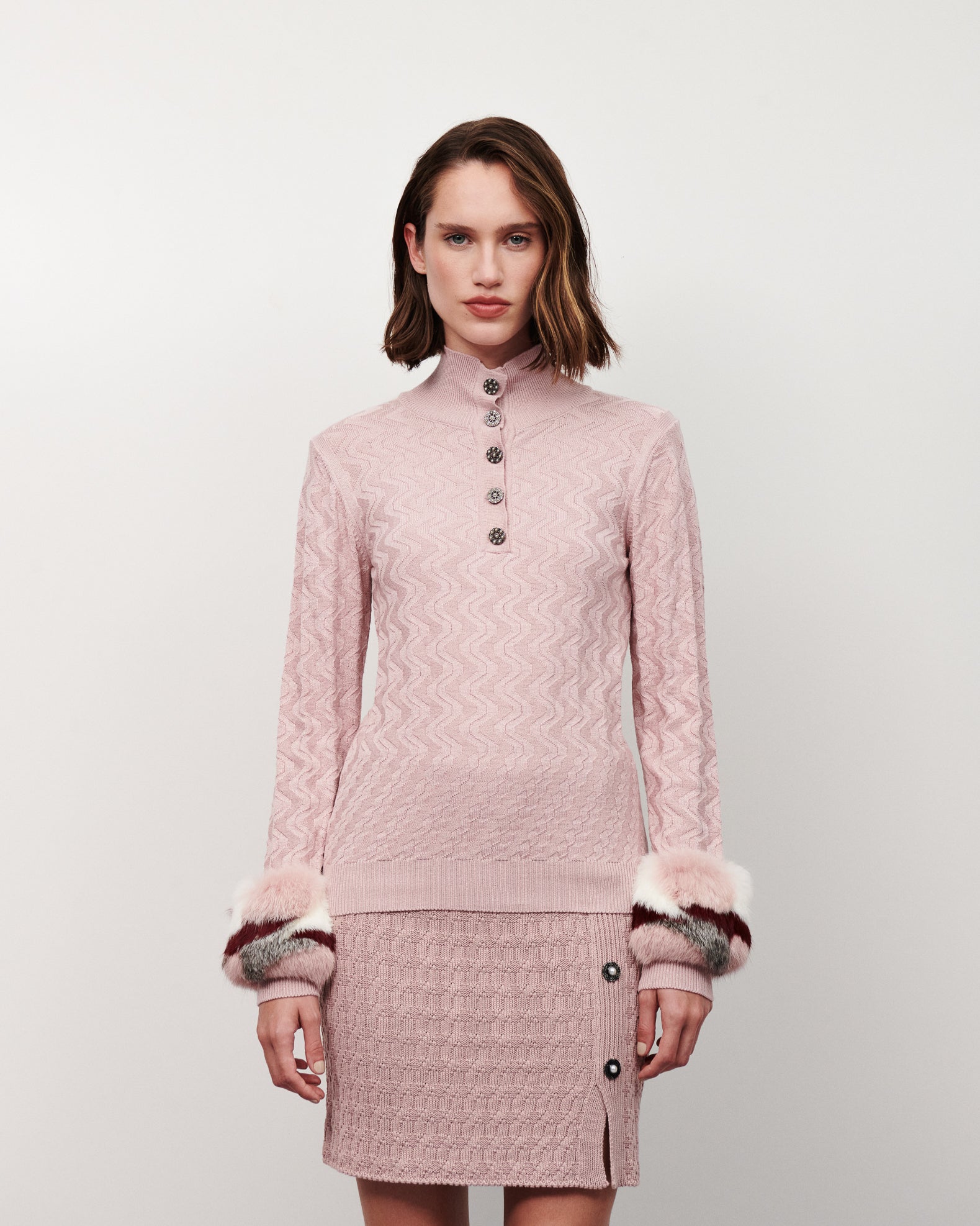 Blusa tricot gola roule botões punho pele rosé