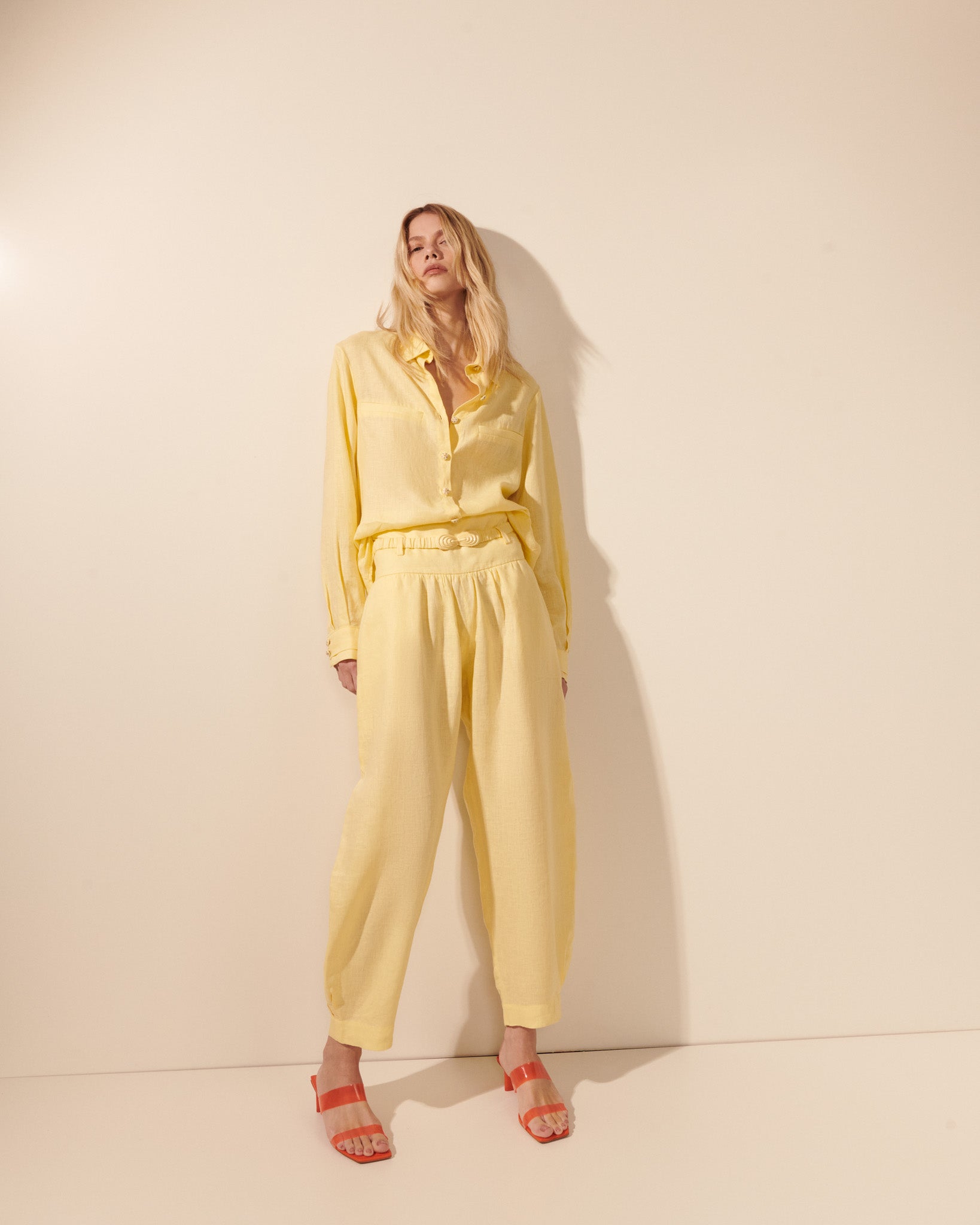 Camisa linho oversized punho bordado butter