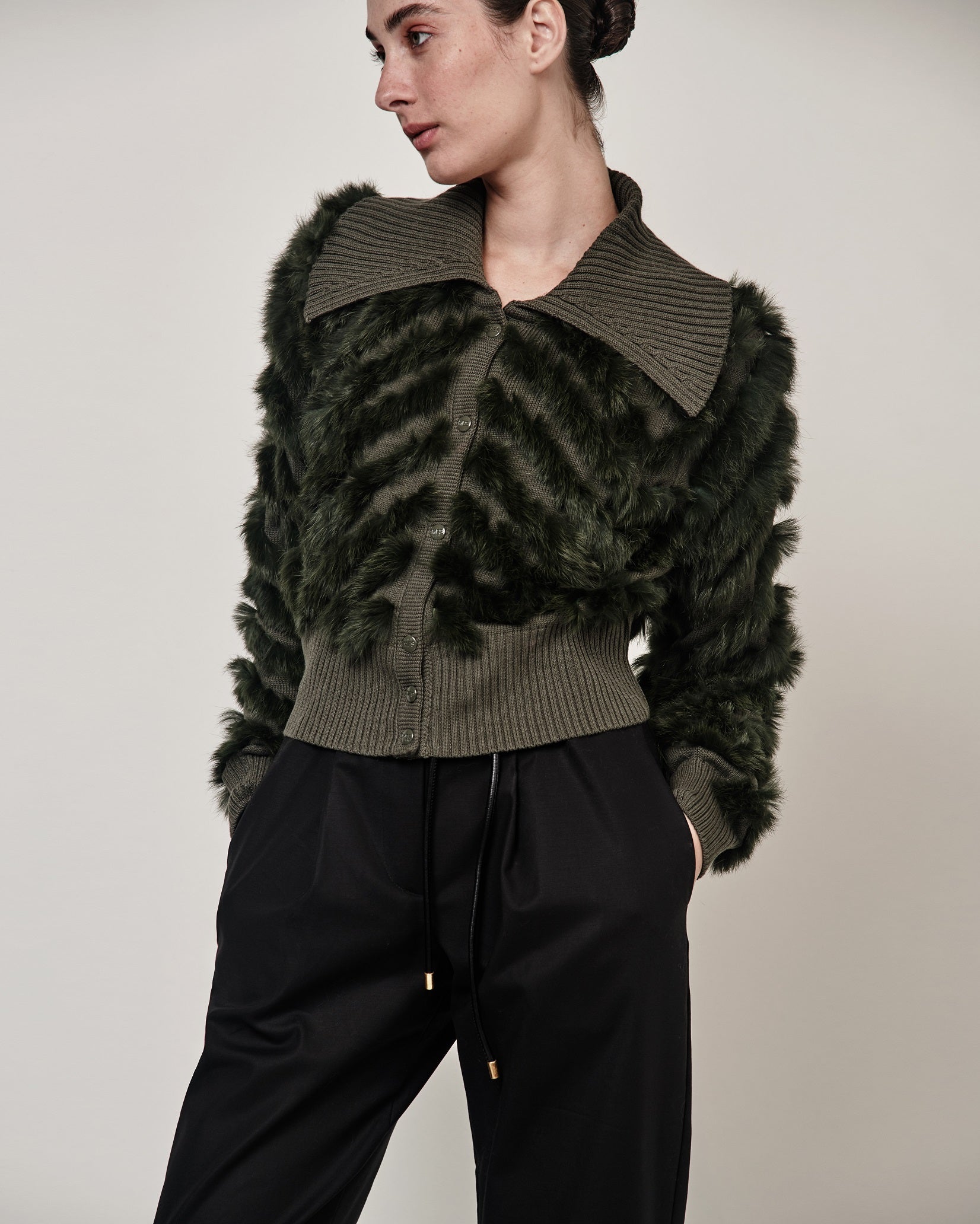 Casaco em renda de tricot zigzag cropped bosque