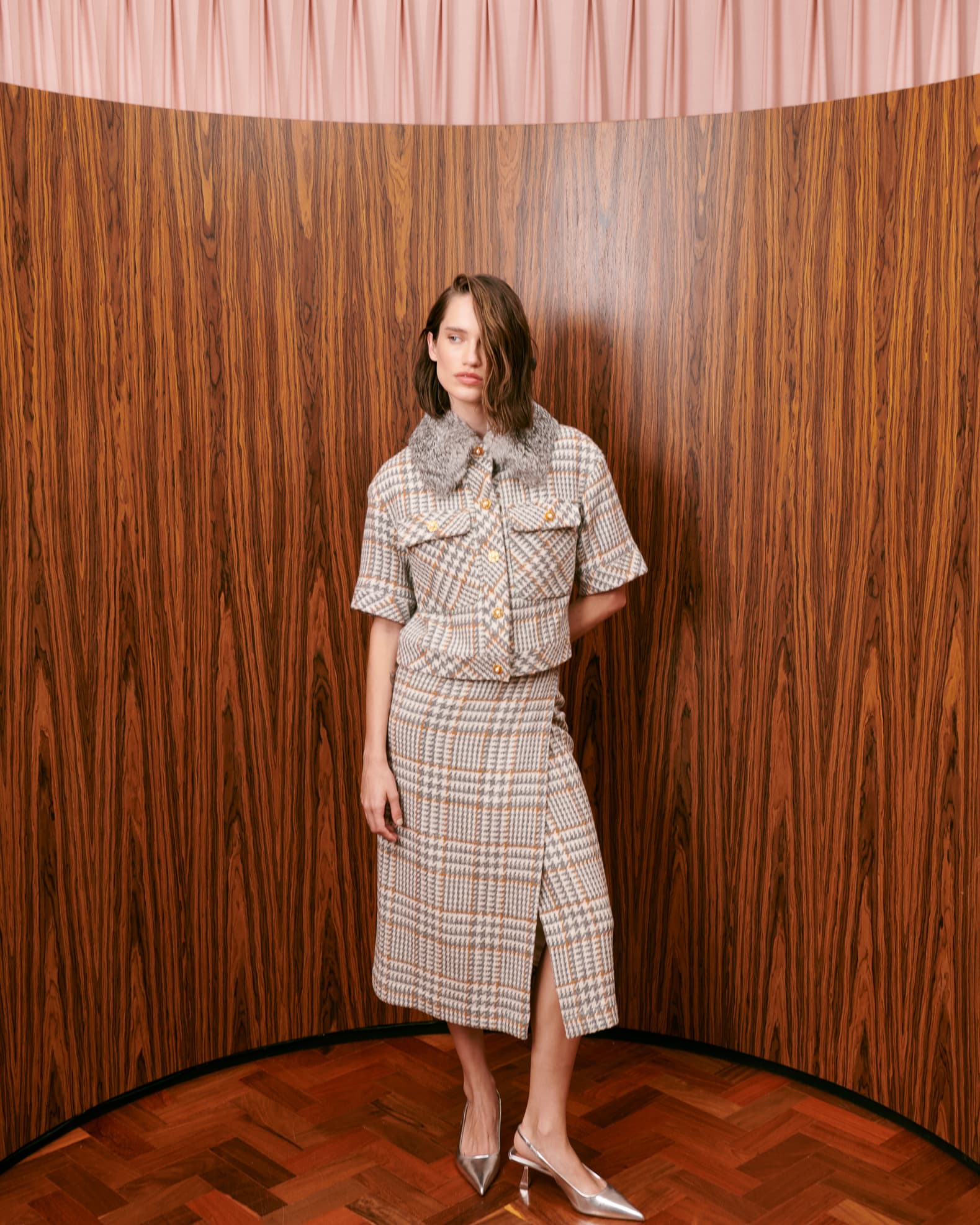 Casaqueto lã tweed gola pele cinza