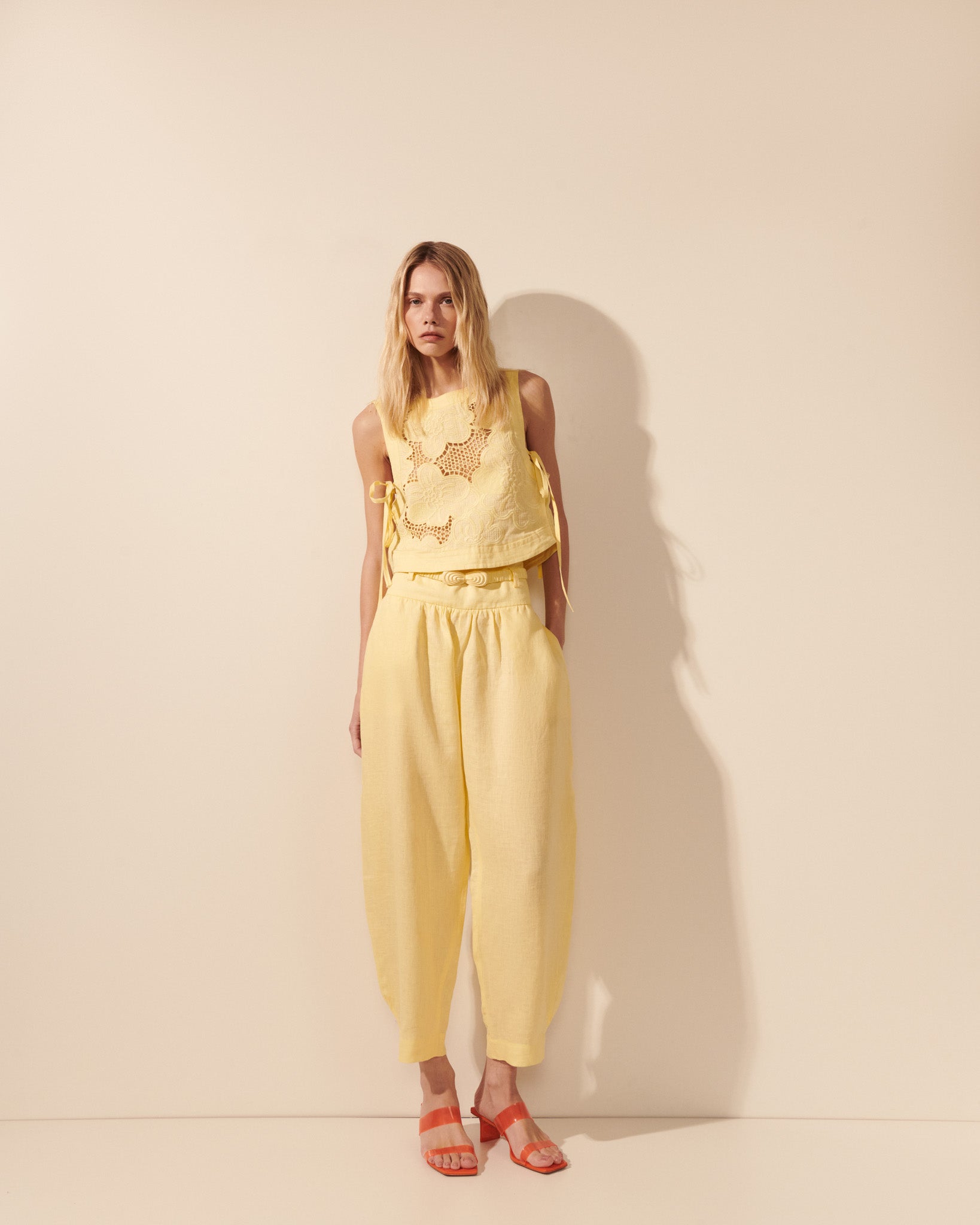 Shop Mes Top linho bordado pala despontado butter